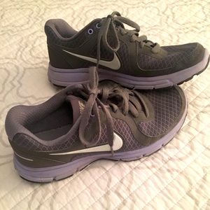 Women’s Nike Gray/Purple Sneaker